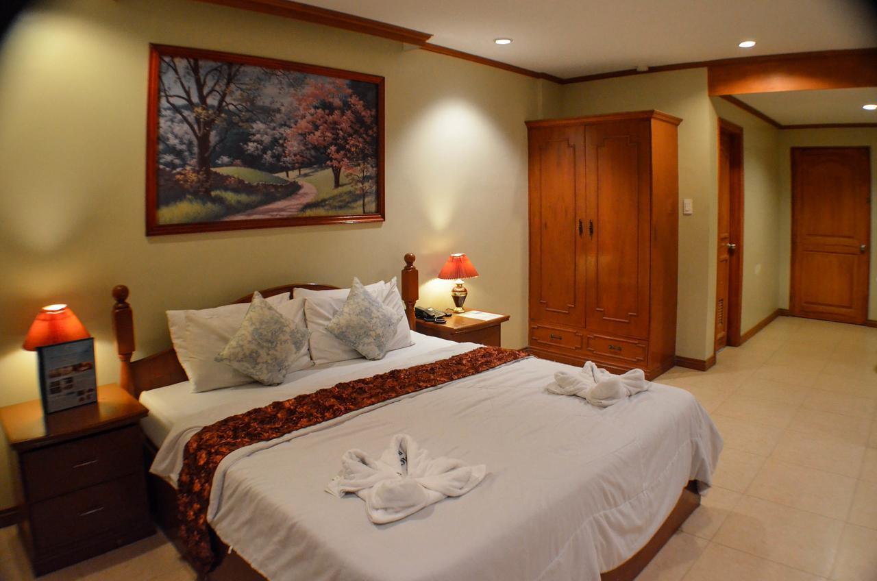 Subic Waterfront Resort And Hotel Exteriör bild